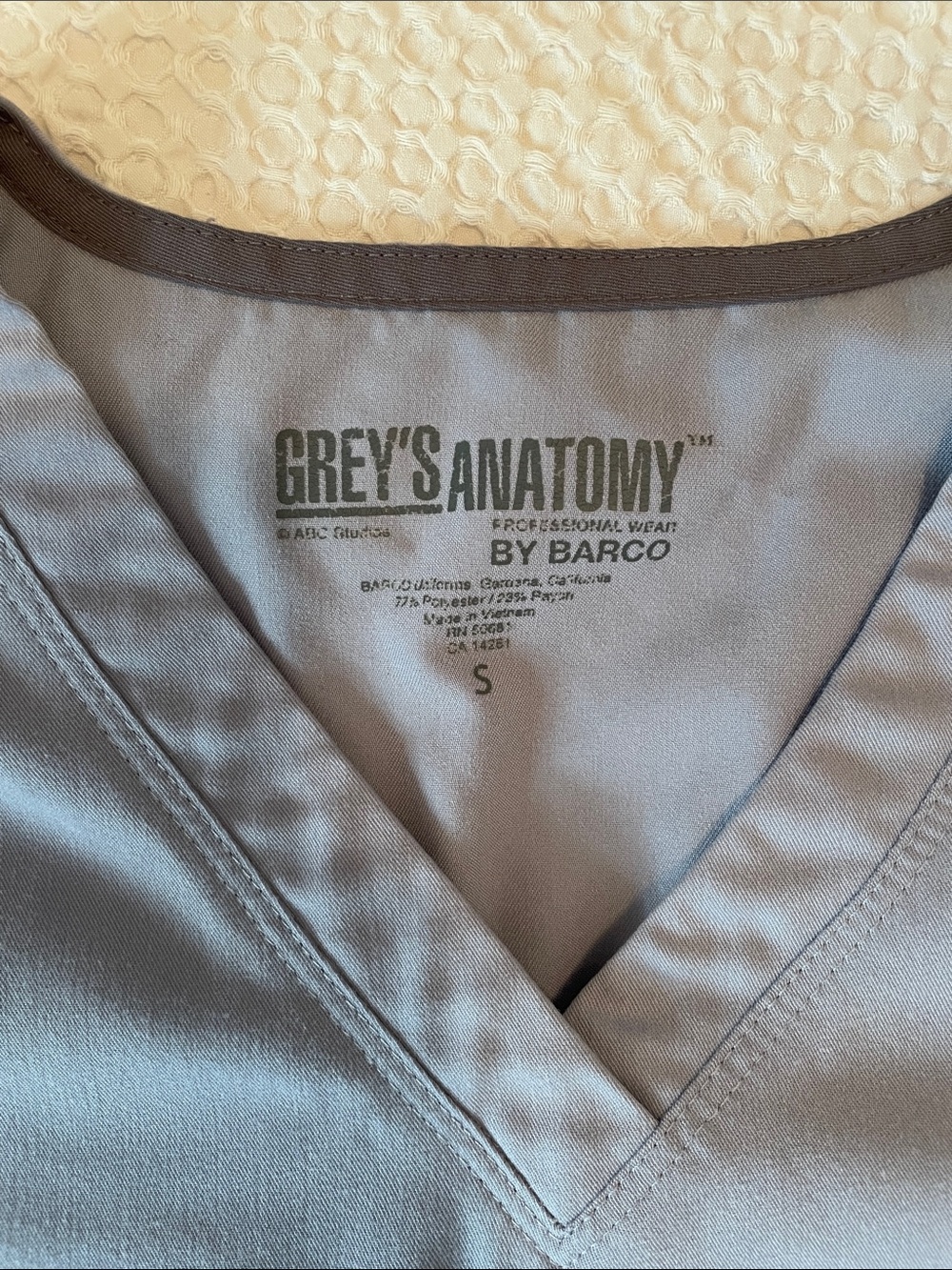 Grey's Anatomy by Barco Grey Scrub Top - Picture 2 of 5